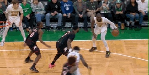 betvictor伟德官网-突然上头！乌布雷为队友出头一把推翻科塔 被吹一级恶意犯规