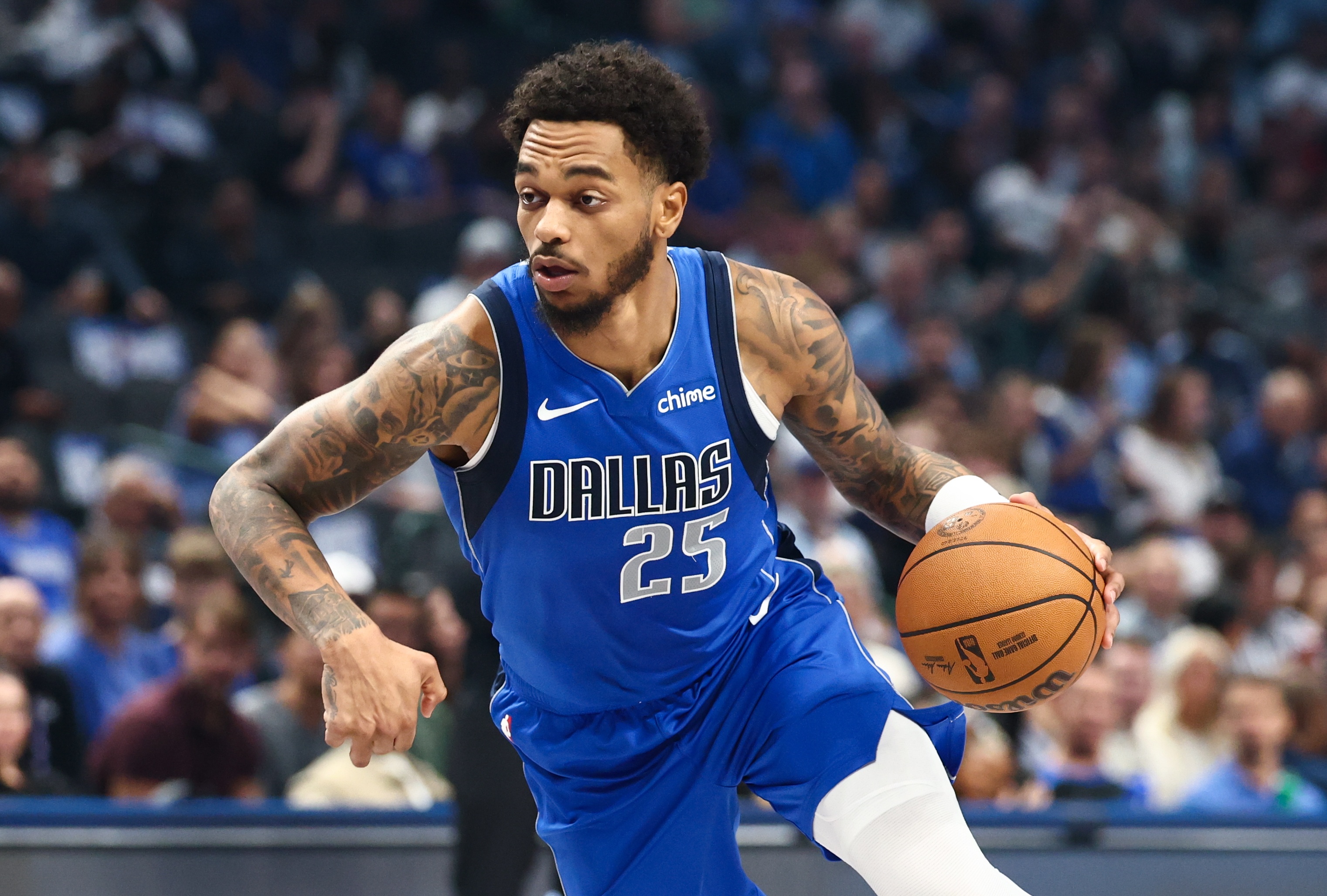 betvictor伟德-PJ·华盛顿谈打中锋得20分：队友们的传球太好了 让我能轻松出手